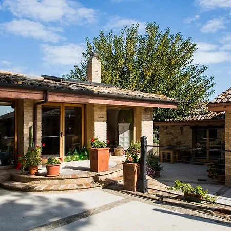 Alojamento de Acomodação e Pequeno-almoço Il Cavallino Civitanova Alta